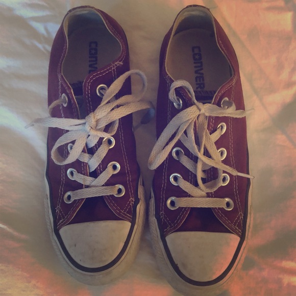 Women’s 6 / Men’s 4 Maroon Converse All Stars - Picture 1 of 3